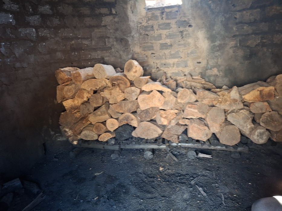 Vendo carvão vegetal sacas de 13 e 5 kg