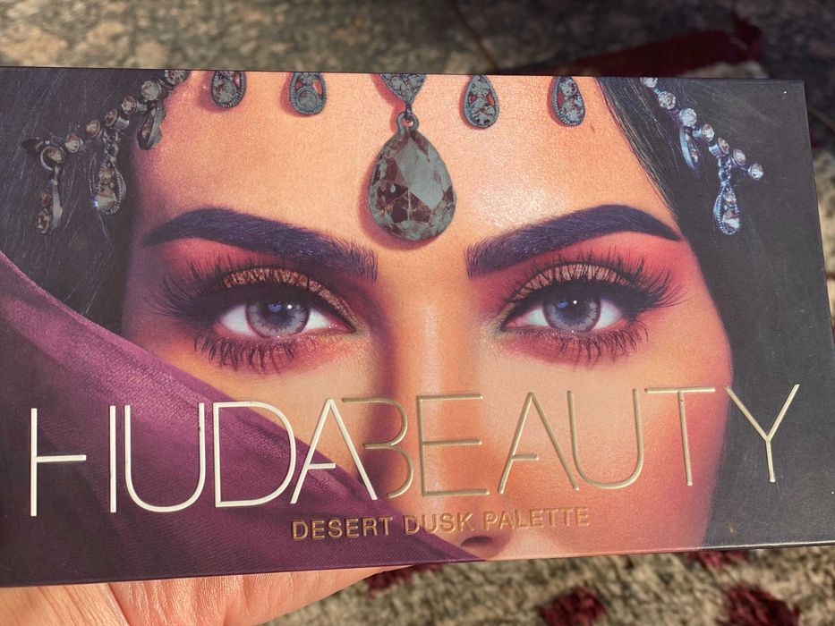 Палетка теней Huda Beauty Desert Dusk