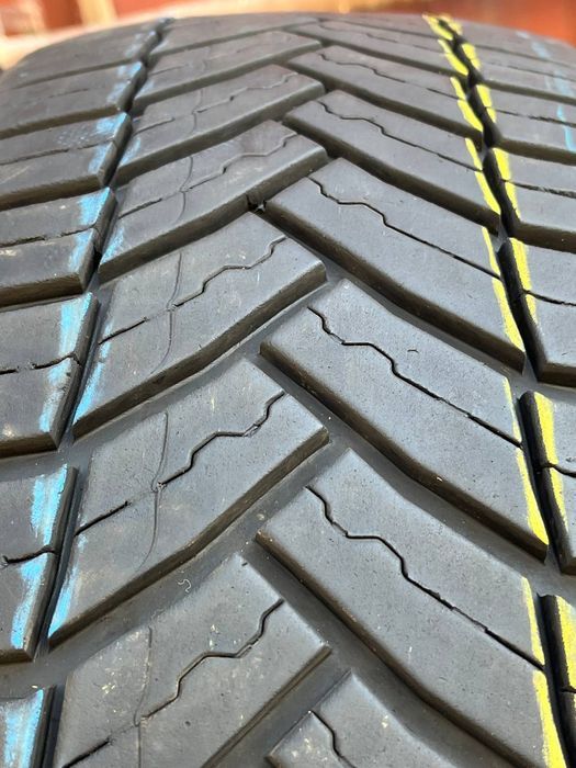 Шины БУ 225 65 R 16 C Michelin AGILIS CROSSCLIMATE Грузовая Всесезон