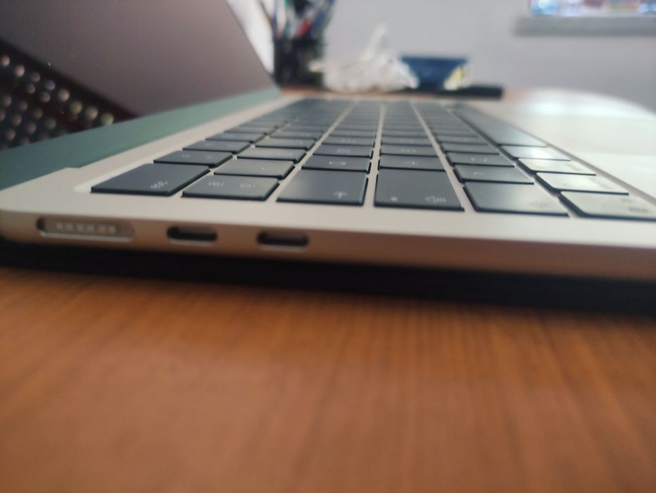 MacBook Air M4 13” 16GB RAM,  256GB SSD – Excelente Estado
