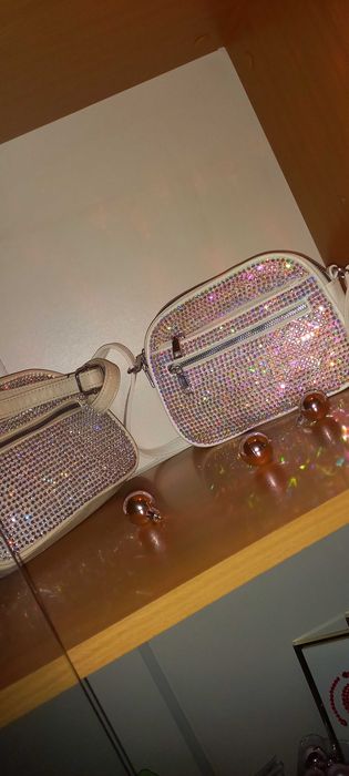 Sprzedam białą torebkę z cyrkoniami, ręcznie robioną.