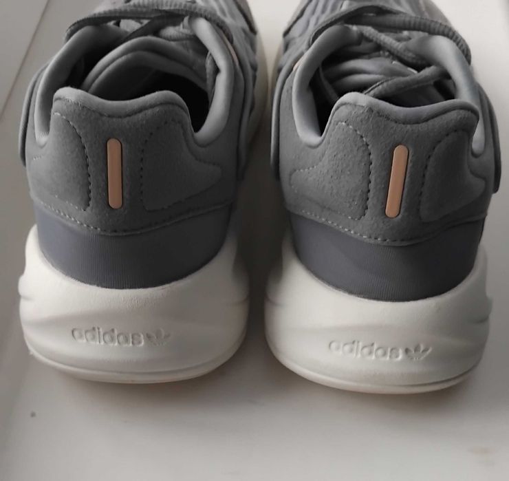Adidas ozelia 39/3 р 24,5 см кросівки