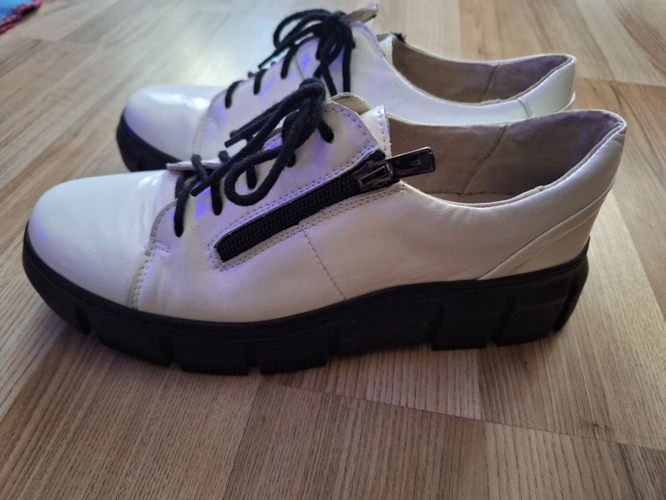 Buty Helios lakierki białe rozmiar 38