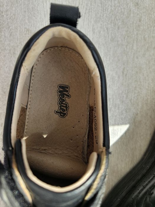 Шкільний одяг та взуття для першокласника(сорочка,брючкі)