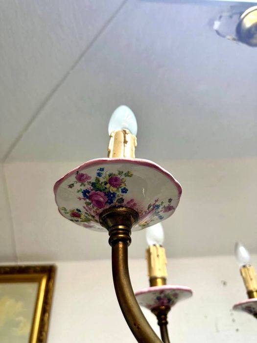 Латунна люстра з порцеляновими елементами на 8 ламп 7459