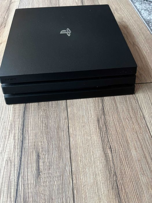 Playstation 4 Pro - Używane + gry i kamerka