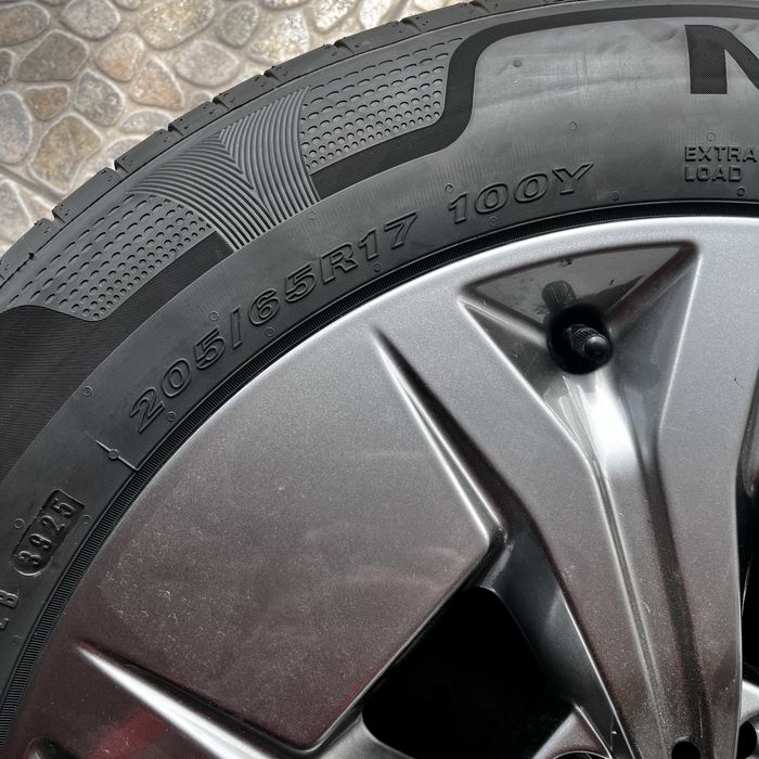 Jantes BMW Originais + Pneus novos Nexen - 17”