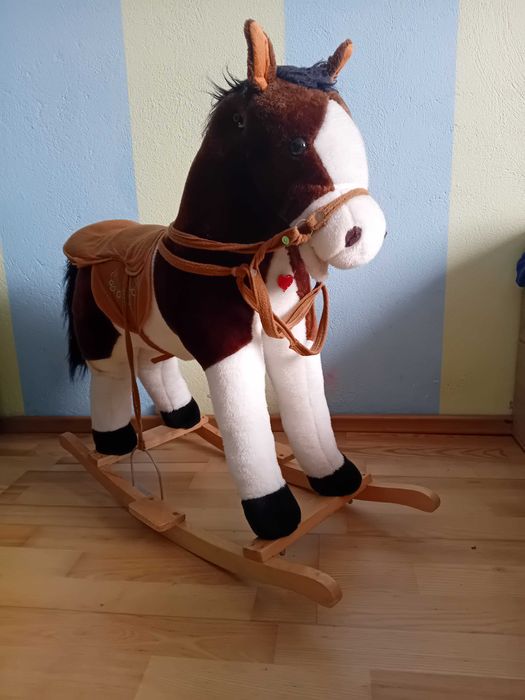 Za darmo. Koń na biegunach.