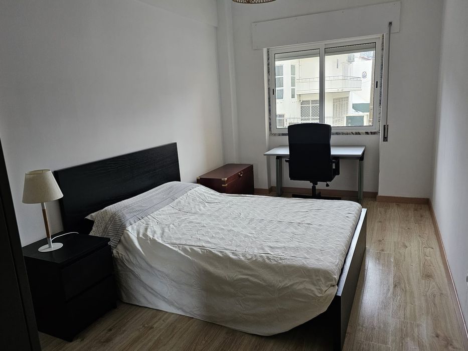 Quarto na Costa da Caparica c/ contas incluídas entrada a 1 de Maio