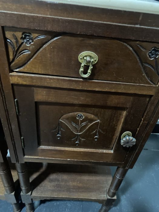 Mesas cabeceira com tampo marmore