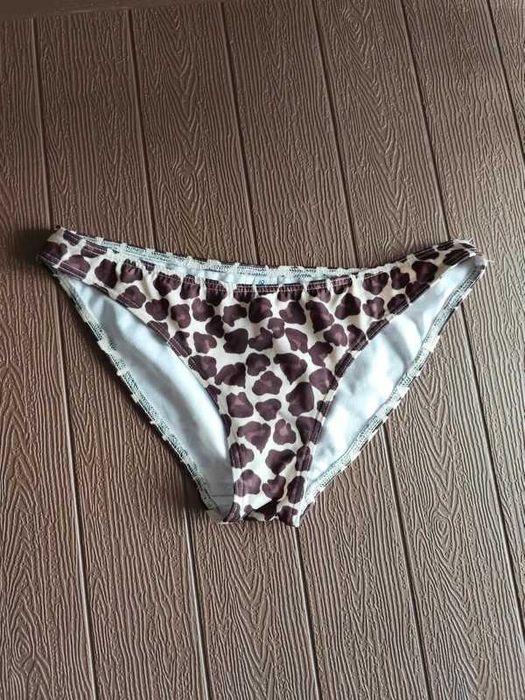 943. Majtki od stroju kąpielowego bikini w panterkę rozmiar 38