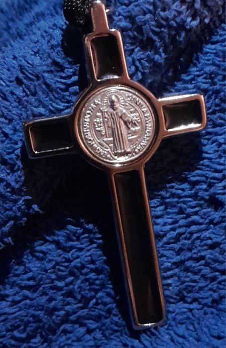 Nowy Krzyż Świętego Benedykta – Medalion – Srebrno-czarny 8 cm