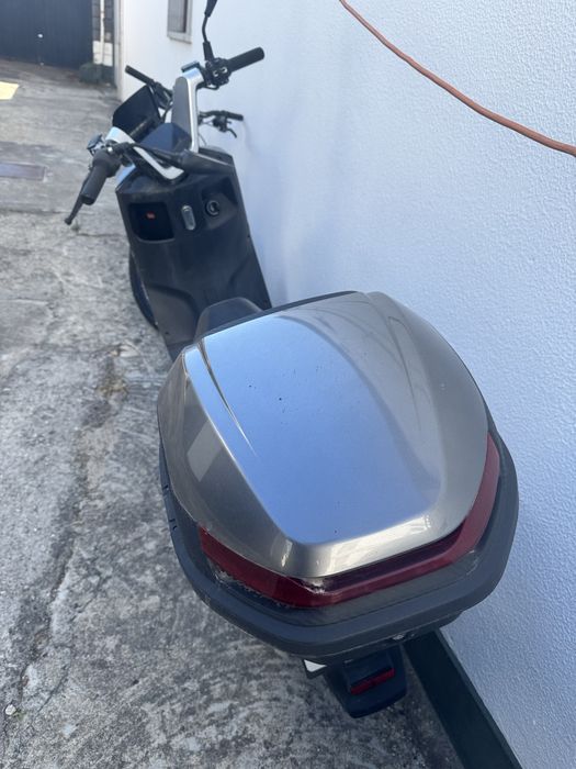 Moto com defeito para retirar pecas