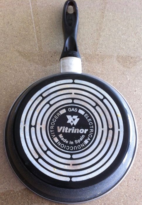 frigideira estado novo, cerca de 27 cm.