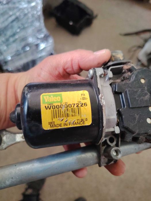 Sprzedam do renault megane III mechanizm wycieraczek przód
