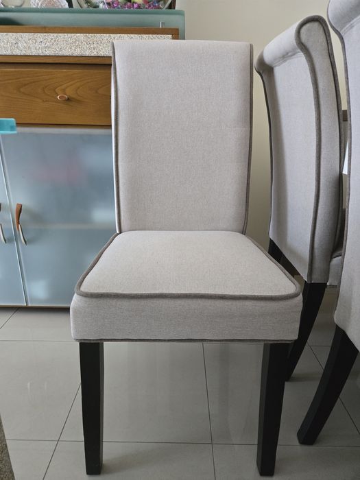 Mesa de sala com 4 cadeiras