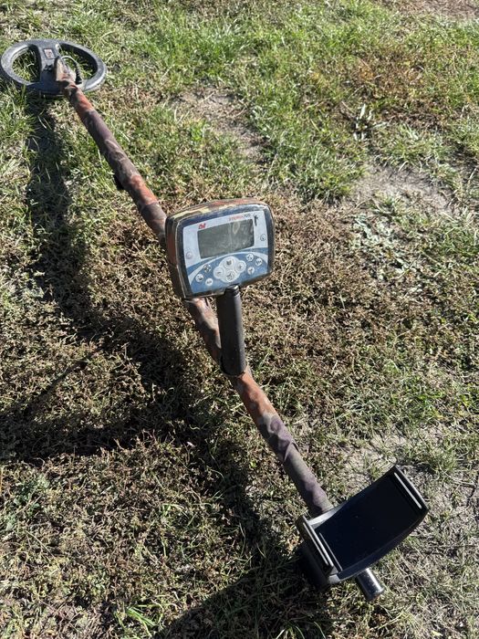 Продам металошукач Minelab X-TERRA 705