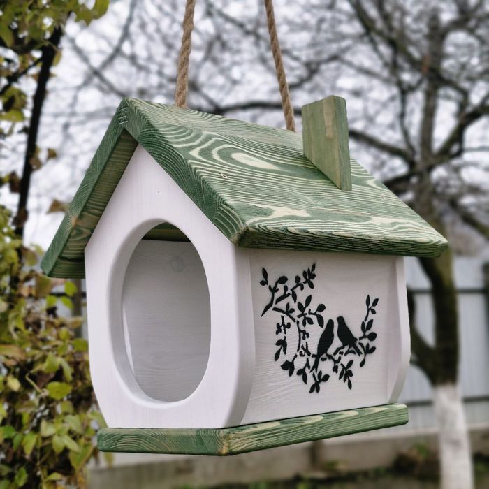 Дерев’яна годівничка для птахів ручної роботи