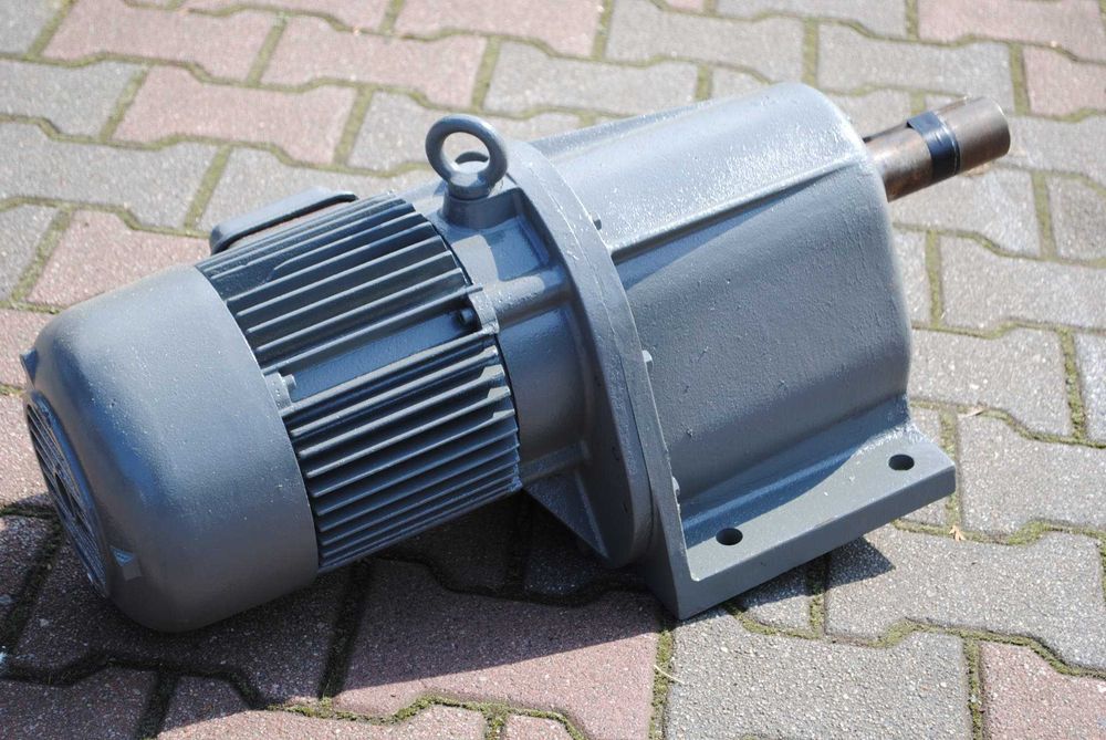 Motoreduktor 2.2kw. 42obr./min.. Firmy BAUER