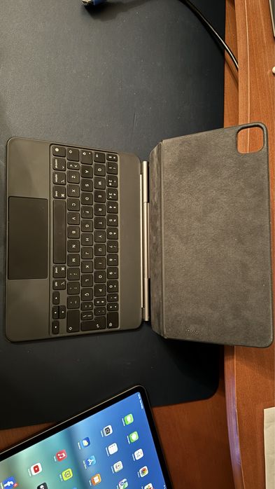 Apple Magic Keyboard Preto 11-inch