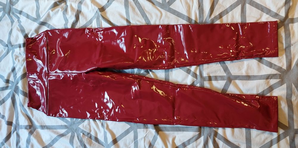 Spodnie. Paczka ubrań spodnie i bluzki