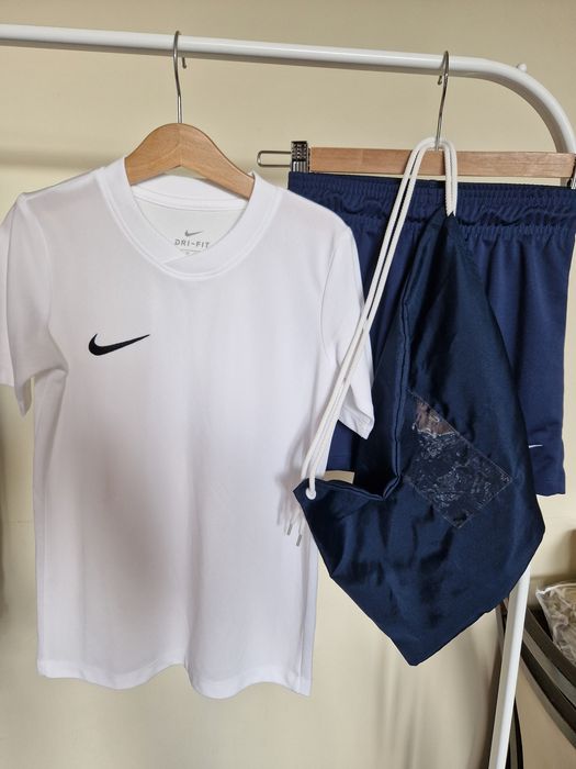 Strój sportowy Nike 122 / 128