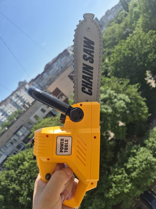Бензопила іграшкова (звук, світло, рух ланцюга)