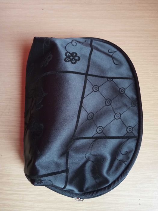 Kosmetyczka  Czarna Elegancka Nowa !!!