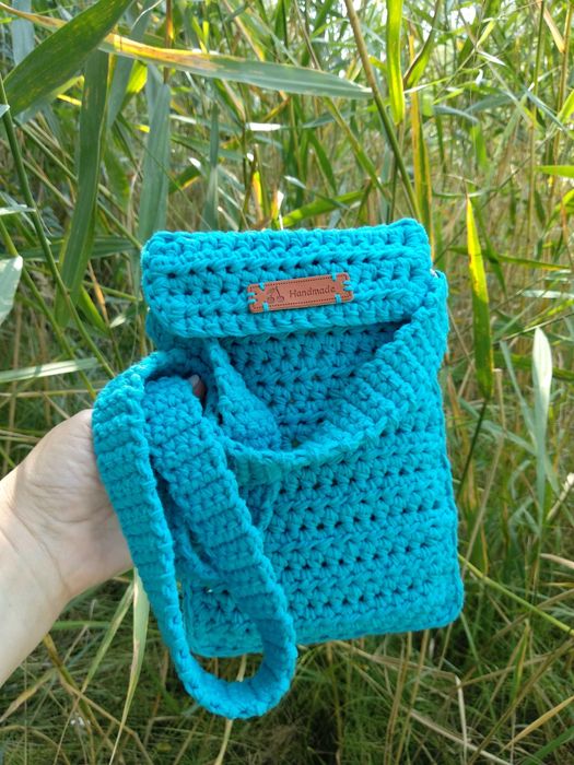 Маленька бірюзова сумочка на довгій ручці. Ручна робота.