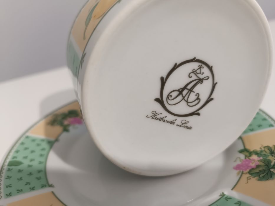 Serwis kawowo / herbaciany z porcelany Królewska linia