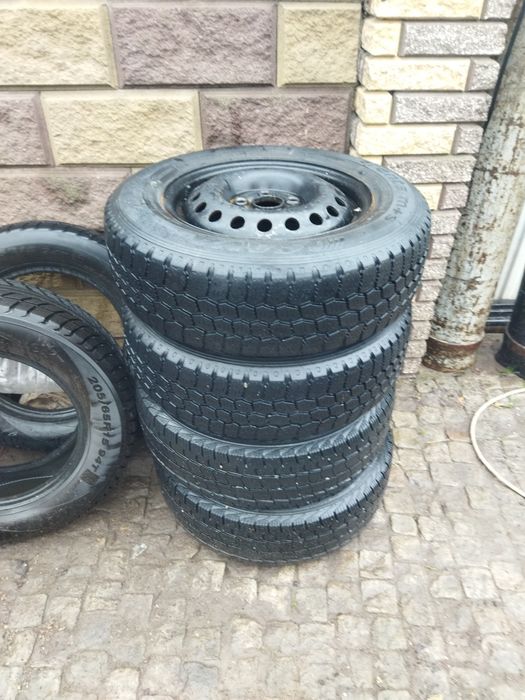 Продам резину  195 70 15 С 5*112