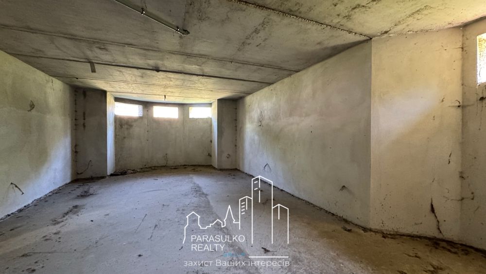 Продам розкішний будинок у мальовничому місці