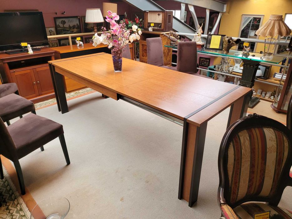 Solid Wood Table – Extendable – Very Good Overall Condition – Table Only64584264407299120