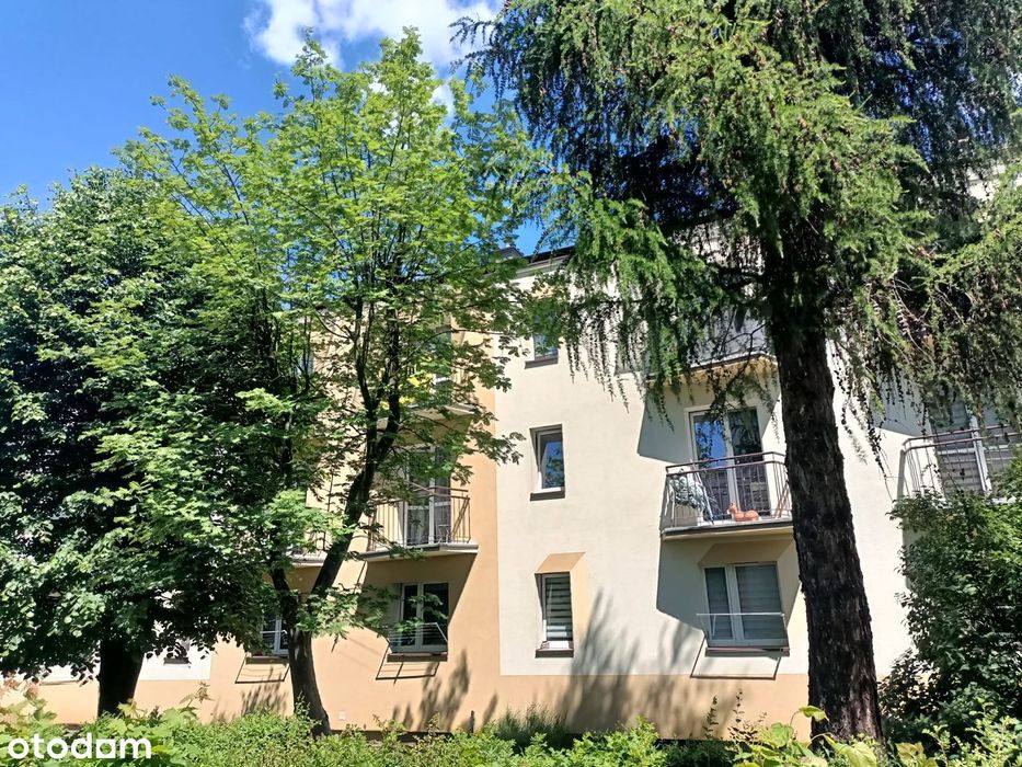 Przestronne M-3 w centrum Poręby, balkon