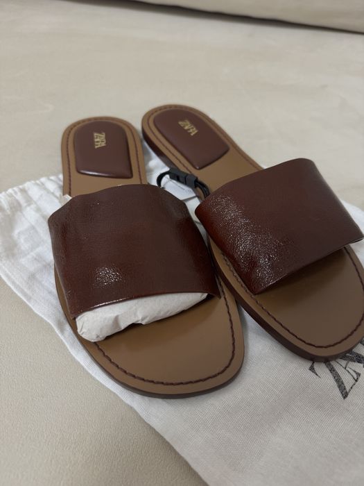 Шльопки від Zara