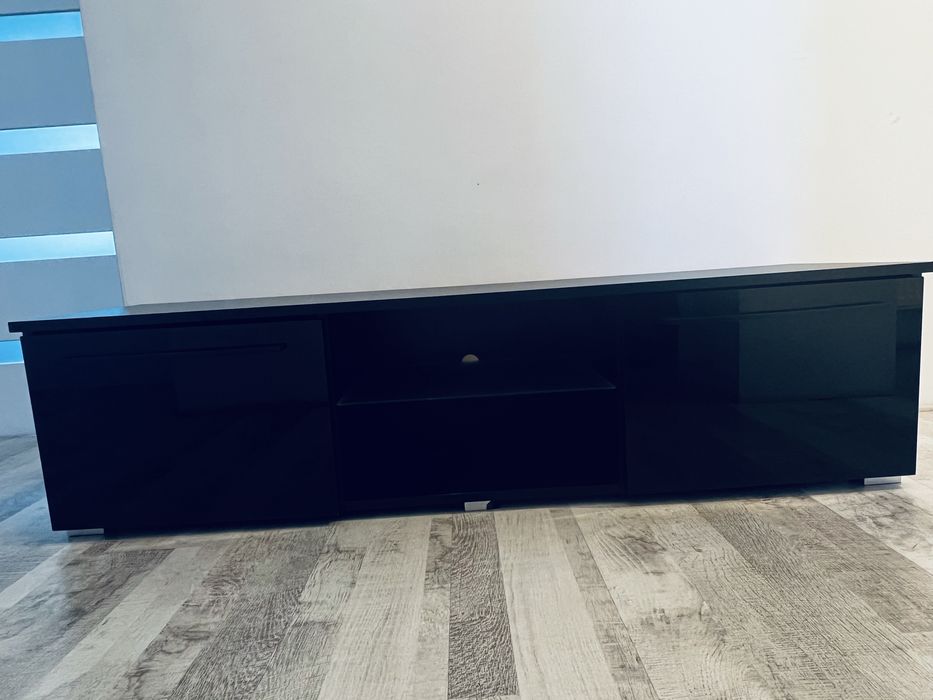 Czarna szafa rtv pod telewizor 140