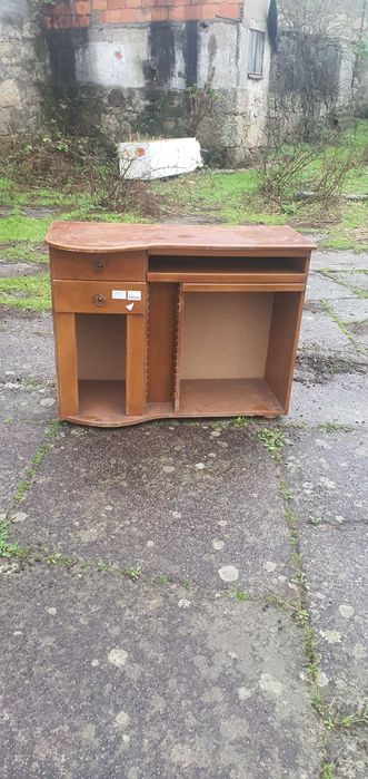 mesa de estudo e secretária