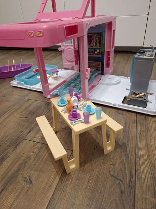Camper Barbie mega