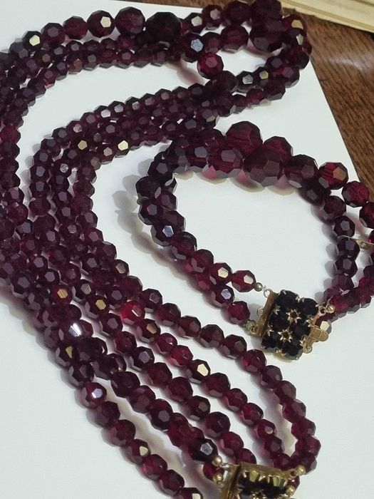 гранатовое стекло ожерелье и браслет. Винтаж.