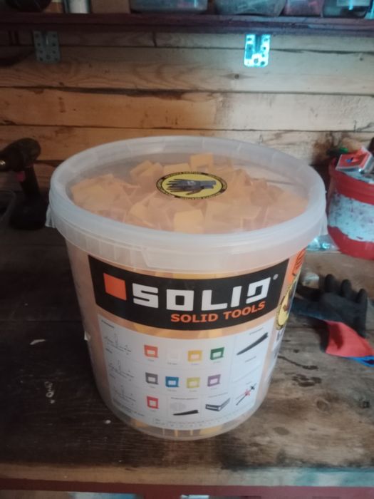 Klipsy do poziomowania płytek firmy solid 800szt