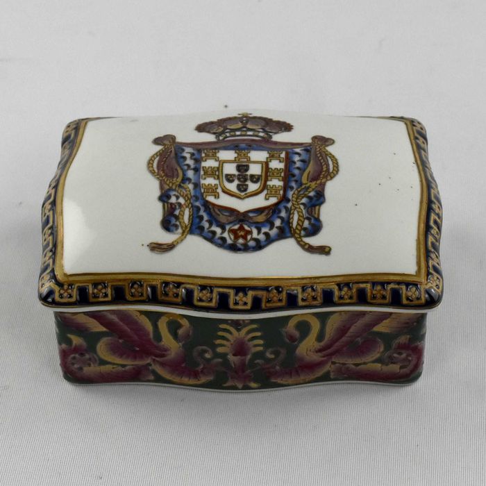 Caixa porcelana da China com brasão da Monarquia