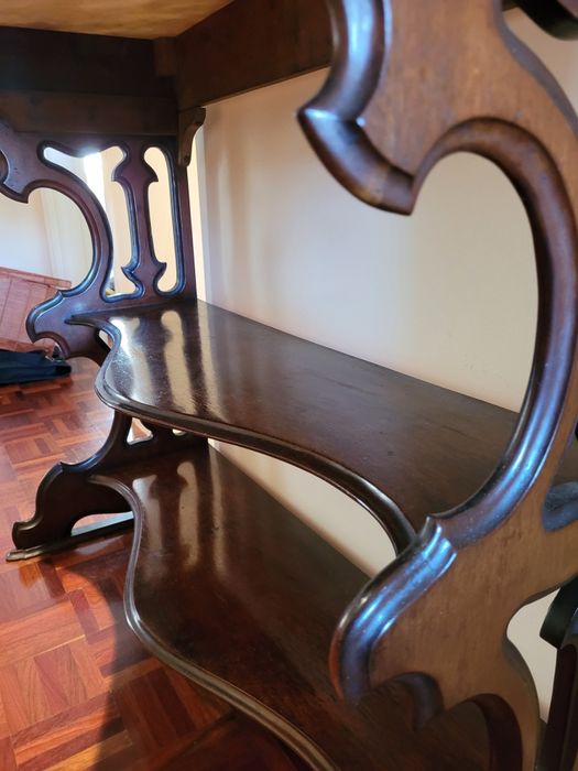 Consola antiga com tampo em mármore