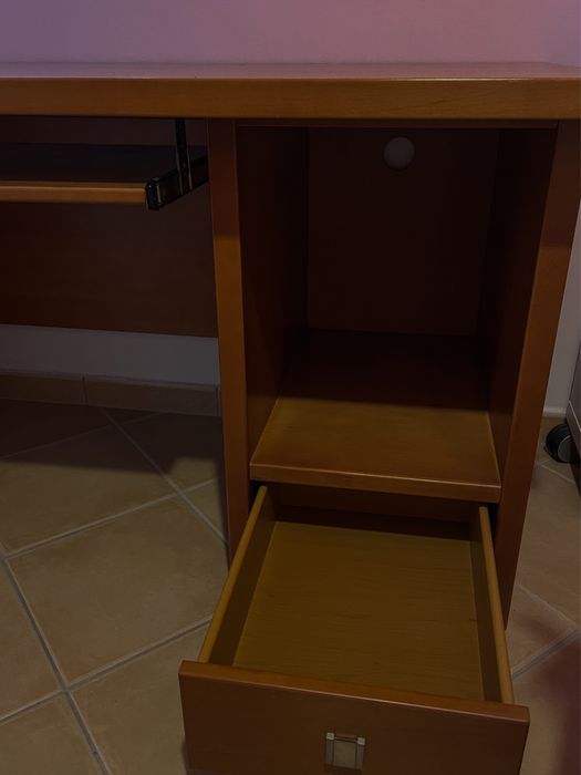 Secretária de madeira