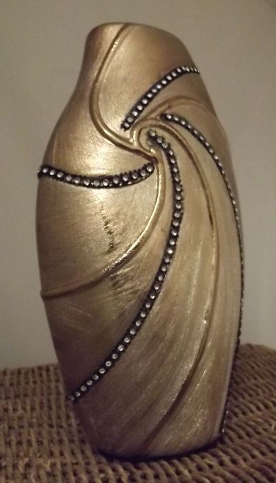 Ceramiczny wazon w kolorze złota