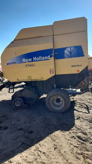 Prasa New Holland BR7070