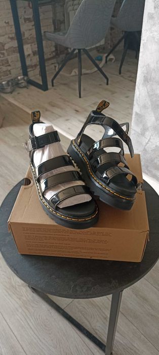 Шкіряні жіночі сандалі Dr. Martens Blaire Patent