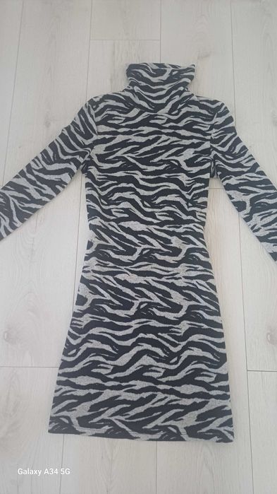 Sukienka dzianinowa Terranova. Rozmiar XS