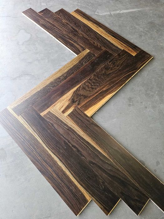 Parkiet dąb wędzony 11x70x490 lakier (120 m2) - 24 m2 jodełka