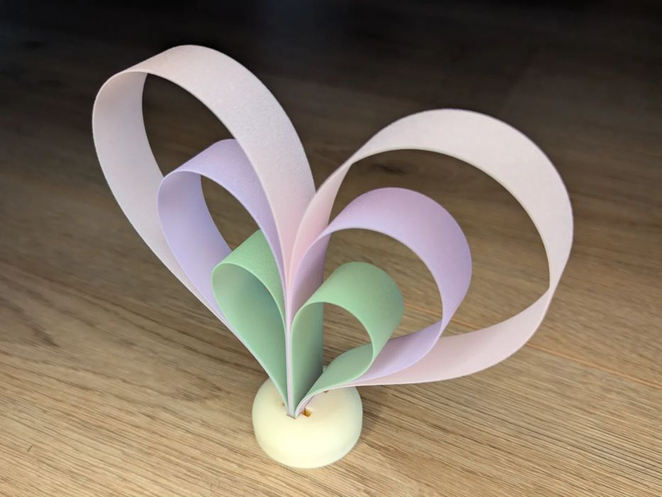 Modern Heart-Shaped Decorative Stand