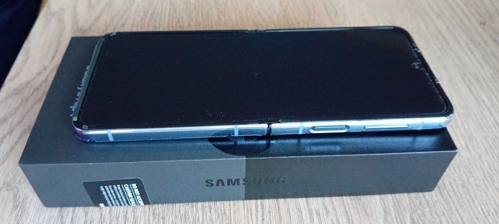 SAMSUNG Galaxy Z Flip 4 Jak Nowy